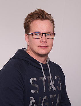 Esimerkki CV- ja henkilöstökuvauksen studiomuotokuvasta.