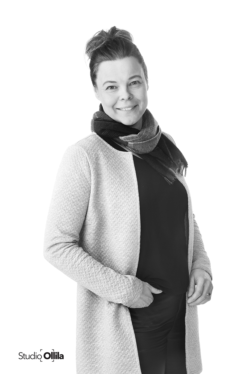 Esimerkki CV- ja henkilöstökuvauksen studiomuotokuvasta.